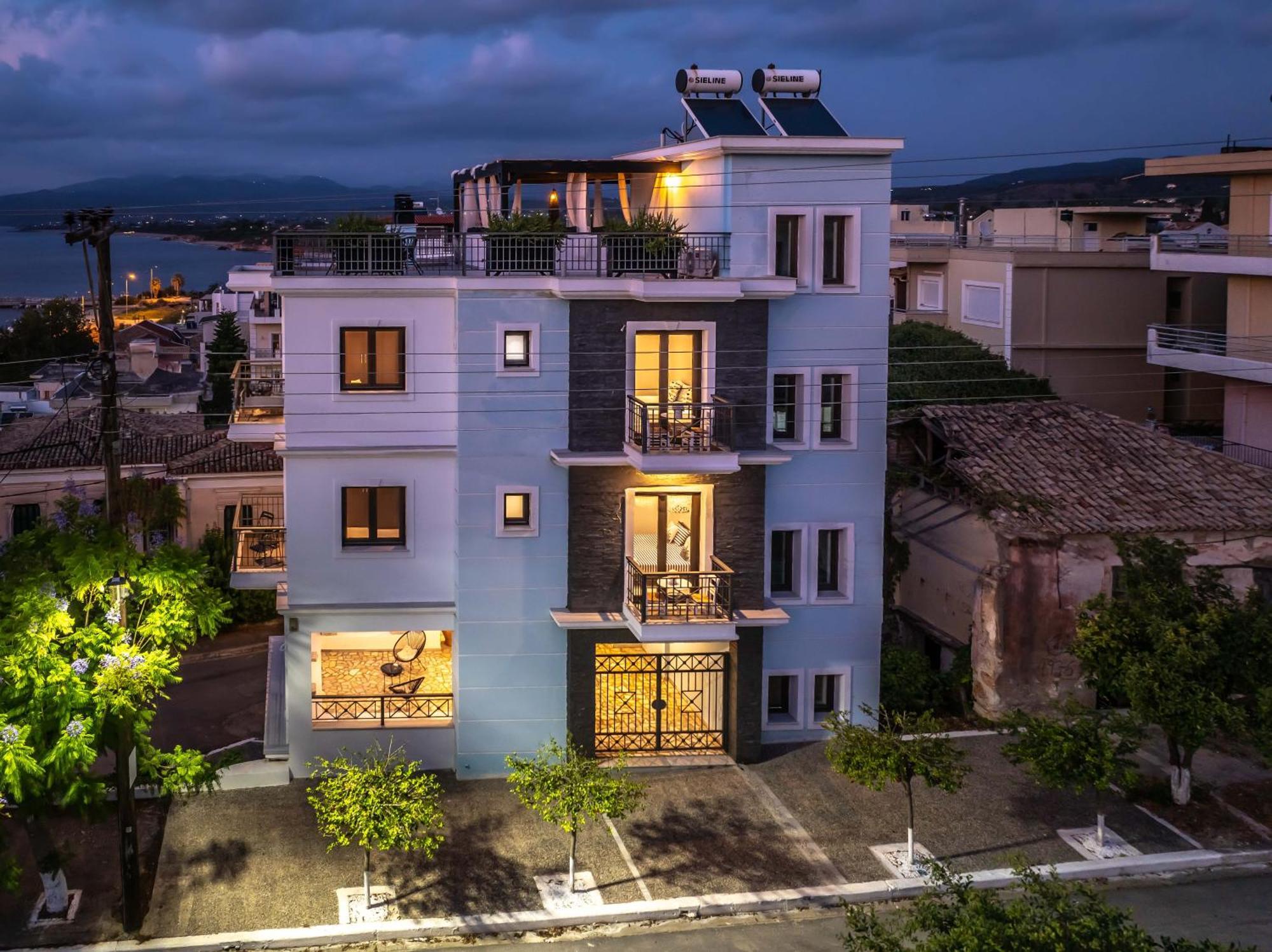 Magical Seaside Town Boutique Apts 2 Kyparissía Eksteriør bilde